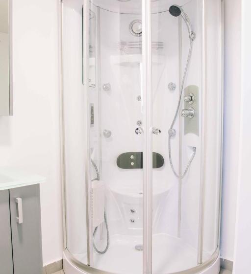 اتاق لوکس, Deluxe Hostels & Suites Merida