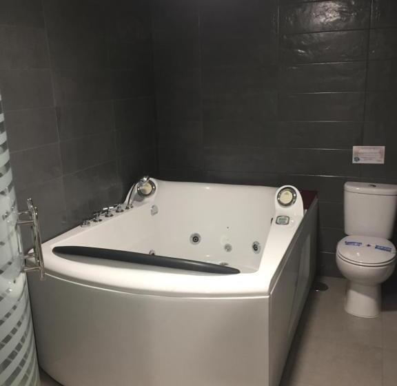 سوییت لوکس, Deluxe Hostels & Suites Merida