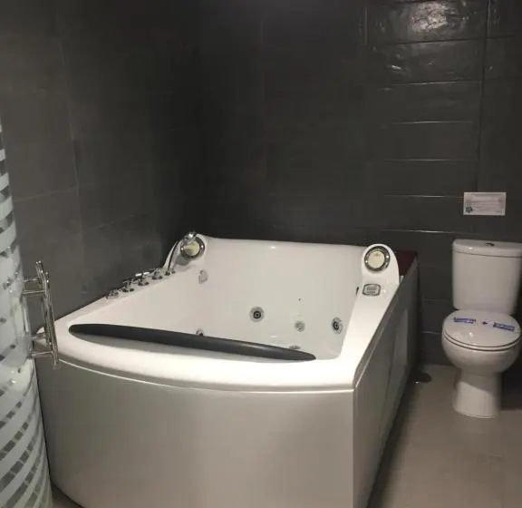 デラックススイート, Deluxe Hostels & Suites Merida