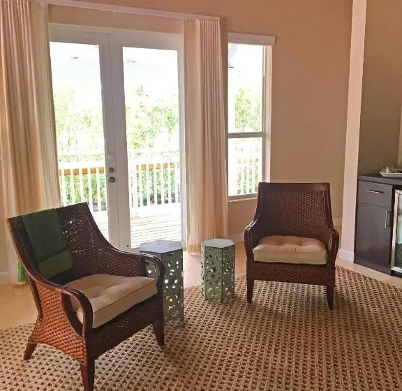 キングサイズベッドのデラックススイート, Dolphin Point Villas