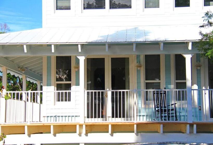 סוויטה, Dolphin Point Villas