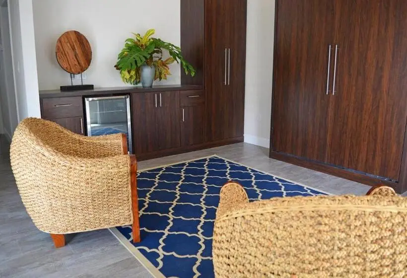プールビュースイート, Dolphin Point Villas