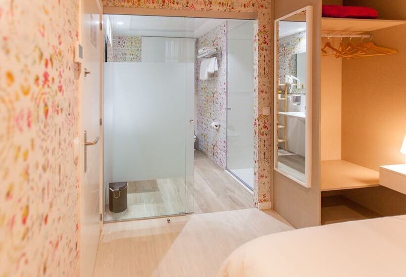 غرفة قياسية, Host & Home