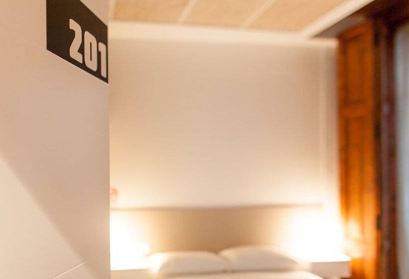 غرفة قياسية, Host & Home