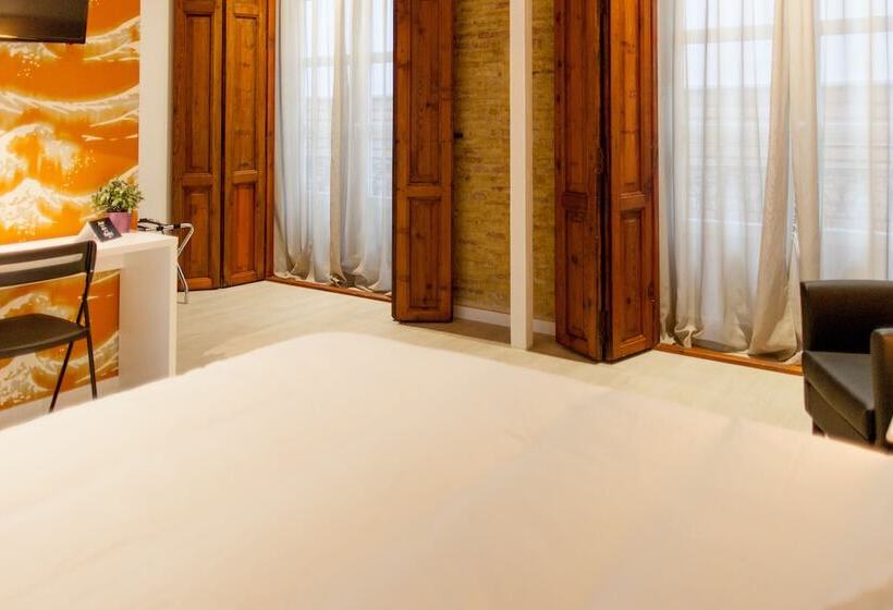 غرفة قياسية, Host & Home