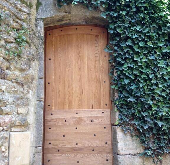 استودیوی استاندارد, Le Porche De Sarlat