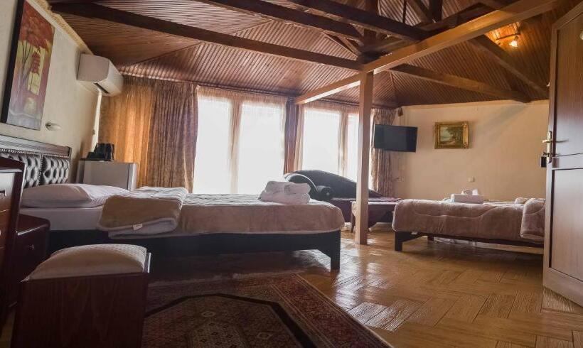 غرفة عائلية, Aeolic Star