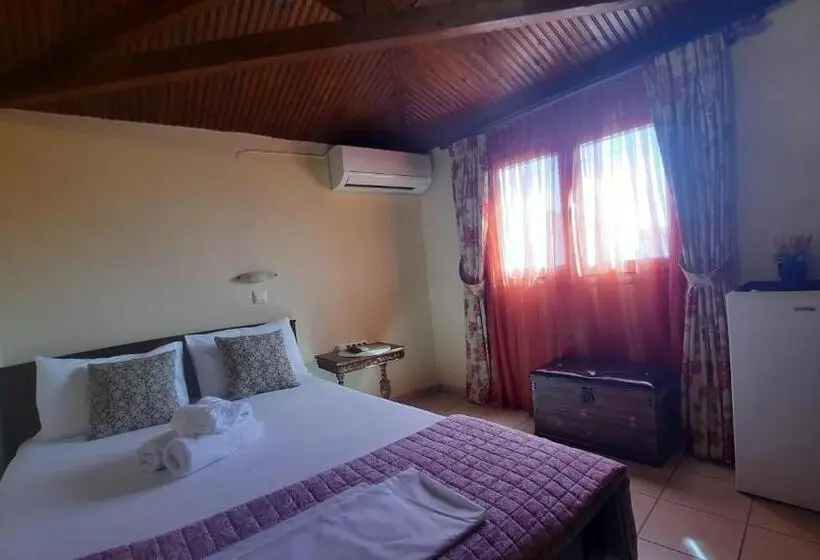 Economy Quadruple Room, Aeolic Star