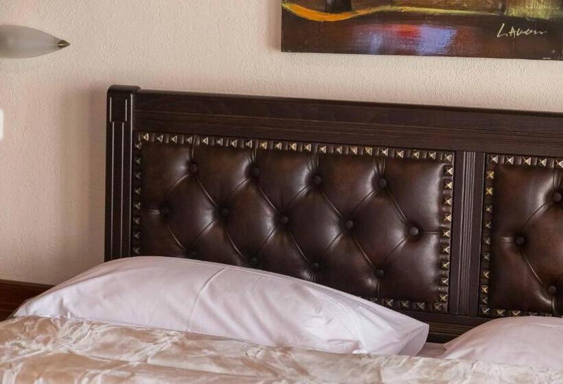 غرفة عائلية, Aeolic Star