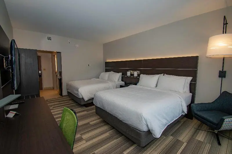 身障者適用スイートルーム, Holiday Inn Express & Suites Tonawanda Buffalo Area, An Ihg