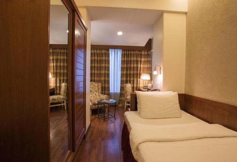 标准工作室, Residency Club