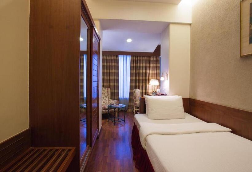 标准工作室, Residency Club