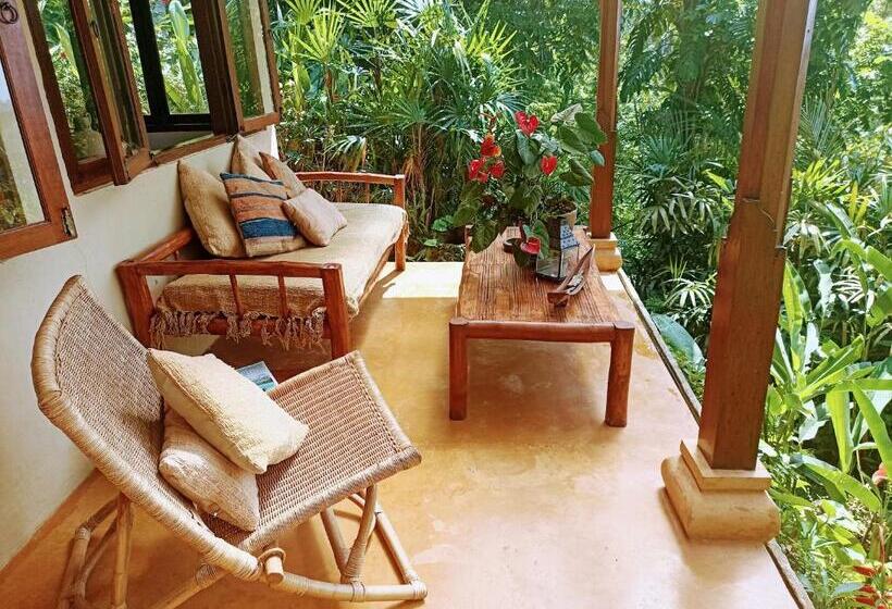 חדר סטנדרט עם מרפסת, Sarinbuana Eco Lodge