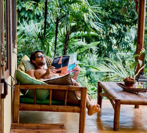 Номер Стандарт с Балконом, Sarinbuana Eco Lodge