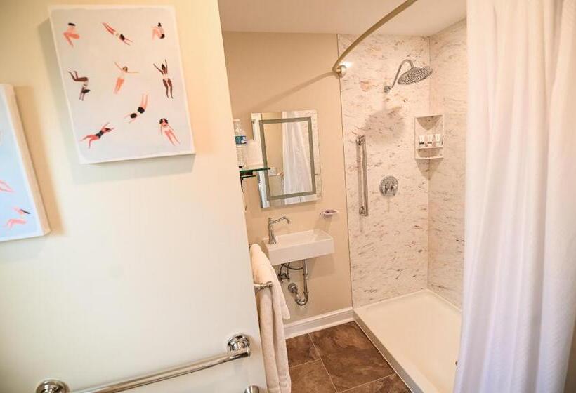 غرفة قياسية, The Lakehouse Inn Geneva