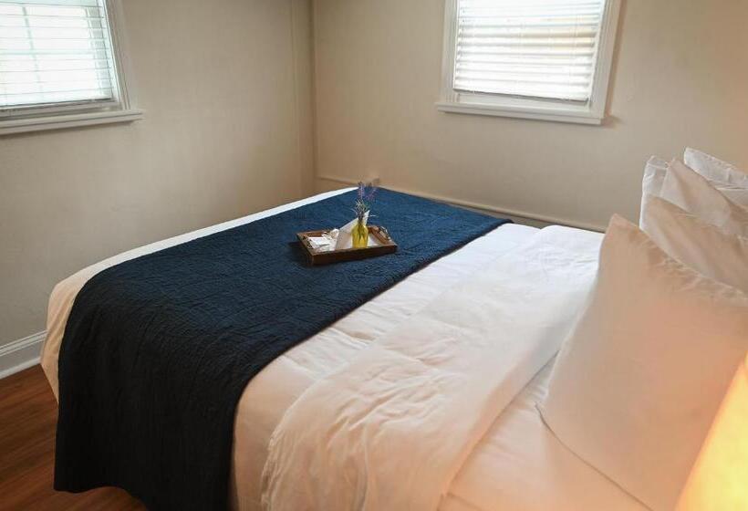 غرفة قياسية, The Lakehouse Inn Geneva