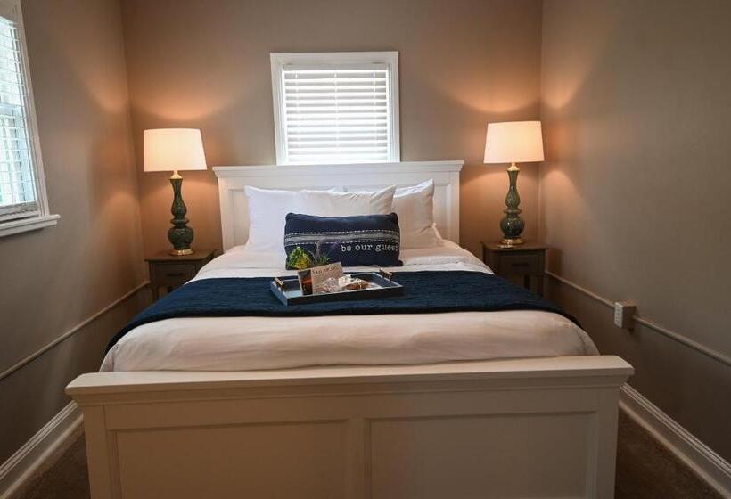 جناح, The Lakehouse Inn Geneva