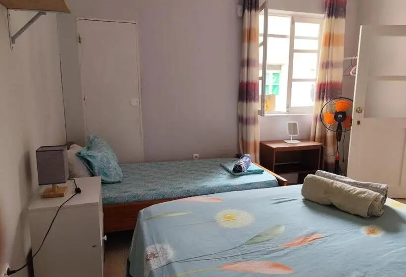 اتاق استاندارد چهار تخته, Mendes Homestay   B&b In The Heart Of Praia