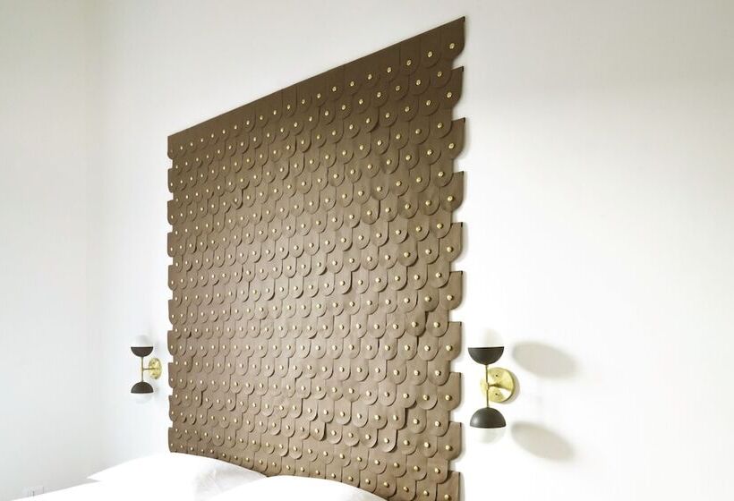 سوییت جونیور با چشمانداز شهر, Asmundo Di Gisira