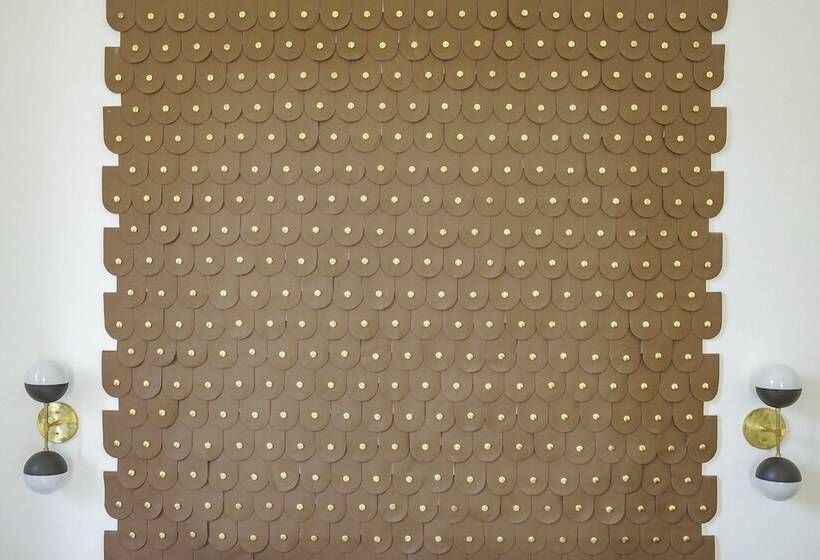 سوییت جونیور با چشمانداز شهر, Asmundo Di Gisira