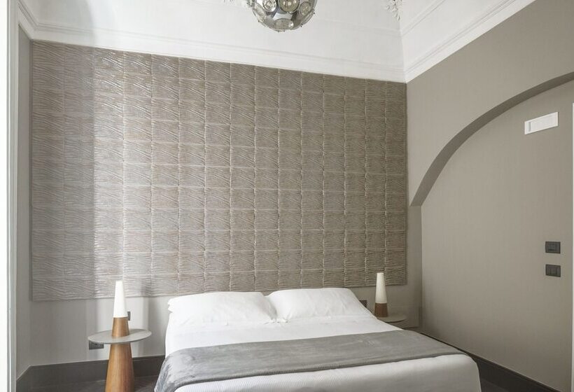 اتاق لوکس, Asmundo Di Gisira