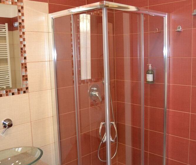 اتاق استاندارد, B&b The Queens