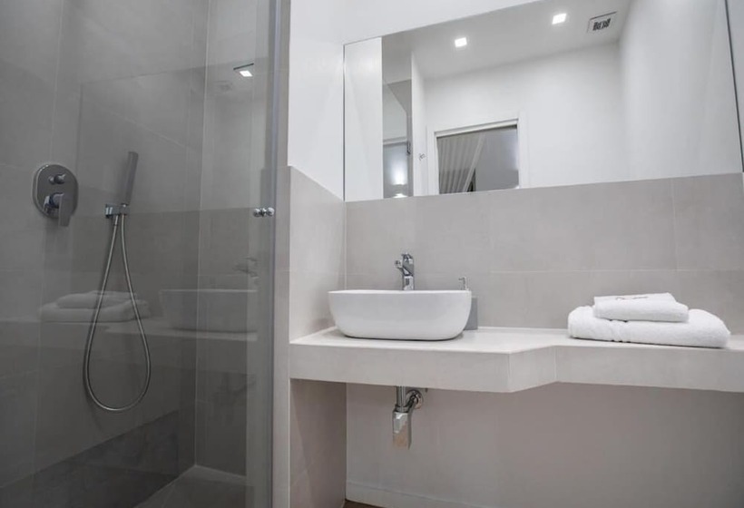 اتاق کلاسیک سه تخته, Blanco B&b Group