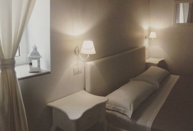 اتاق کلاسیک سه تخته, Blanco B&b Group