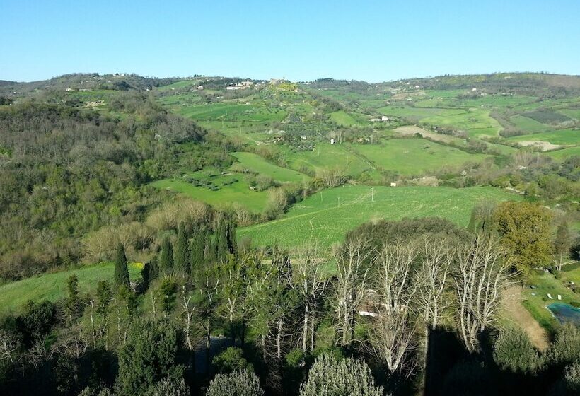 اتاق استاندارد چهار تخته, Castello Costaguti