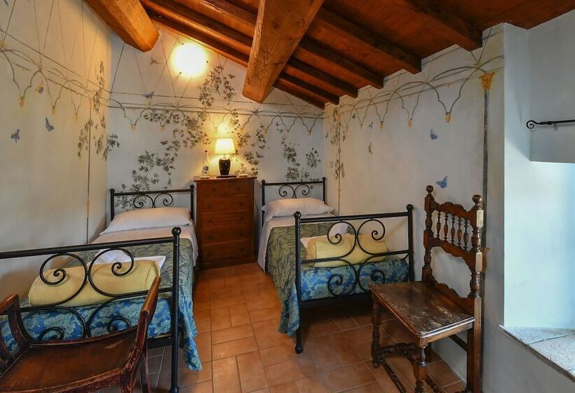 اتاق استاندارد چهار تخته, Castello Costaguti