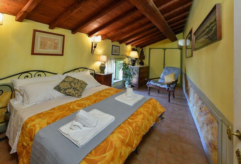 اتاق استاندارد چهار تخته, Castello Costaguti