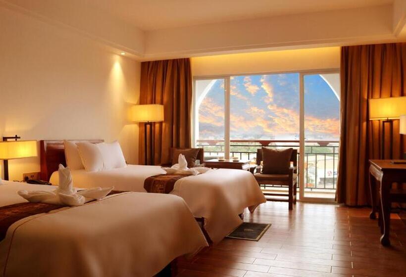 Номер Стандарт с Балконом, Chang Palace Vientiane