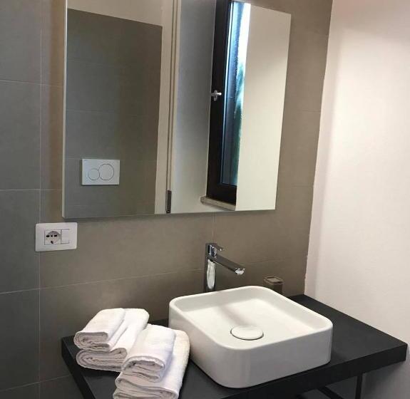 غرفة عائلية, Four Rooms Guesthouse