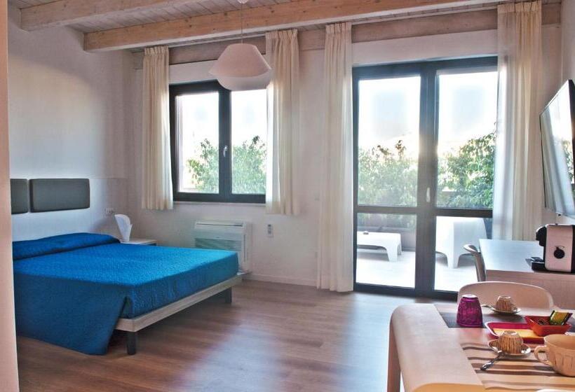 اتاق خانوادگی, Four Rooms Guesthouse