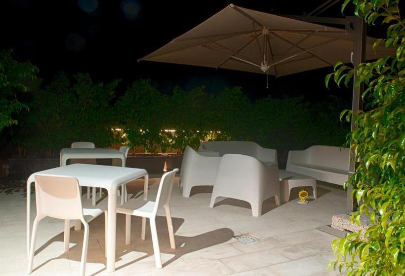 غرفة قياسية مزوَّدة بشُرفة, Four Rooms Guesthouse