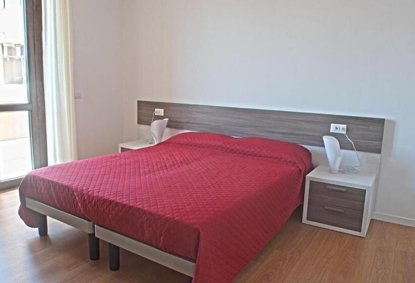 غرفة قياسية مزوَّدة بشُرفة, Four Rooms Guesthouse