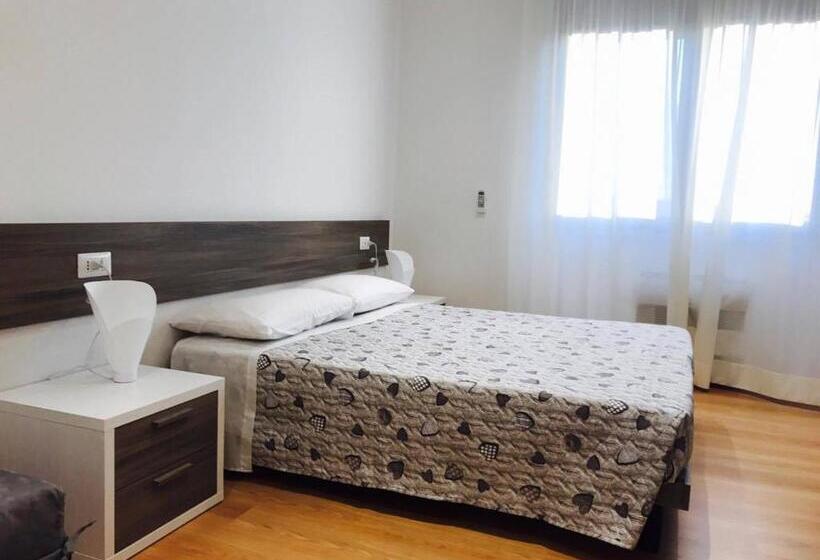 غرفة قياسية, Four Rooms Guesthouse