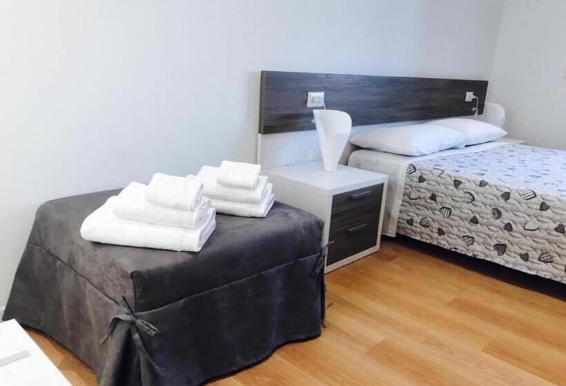 غرفة قياسية, Four Rooms Guesthouse