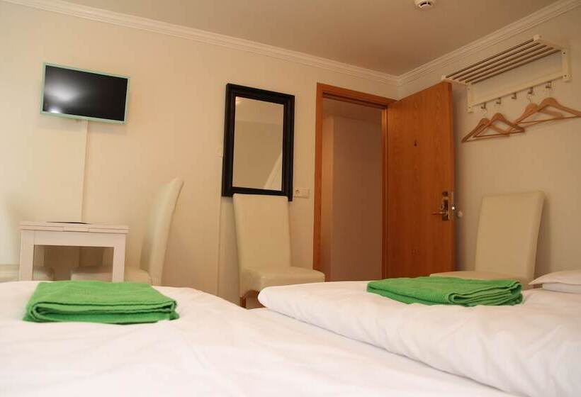 اتاق استاندارد چهارنفره با سرویس بهداشتی مشترک, Olga Guesthouse