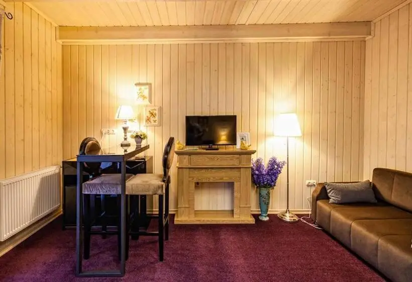 Deluxe Kolmen Hengen Huone, ольга готель спа