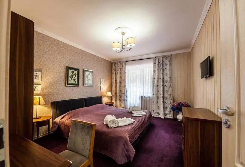 Deluxe Neljän Hengen Huone, ольга готель спа