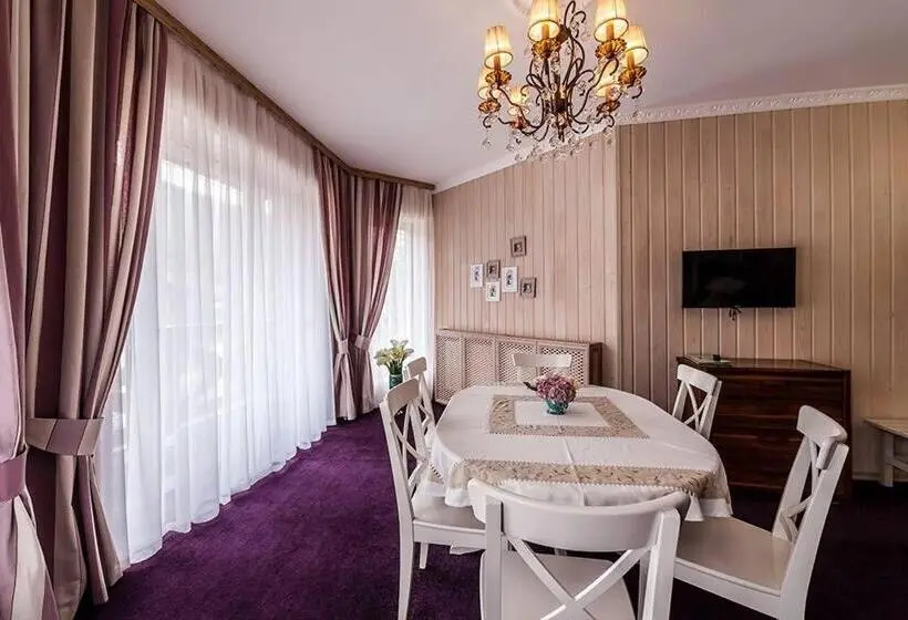Deluxe Neljän Hengen Huone, ольга готель спа