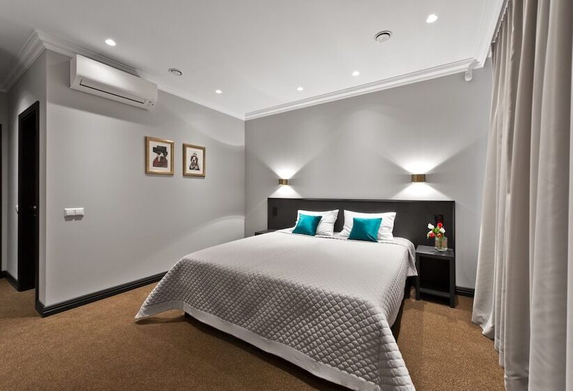 اتاق سوپریور, 15th Avenue