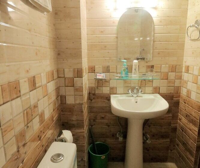 اتاق استاندارد با سرویس بهداشتی مشترک, Easy Homes