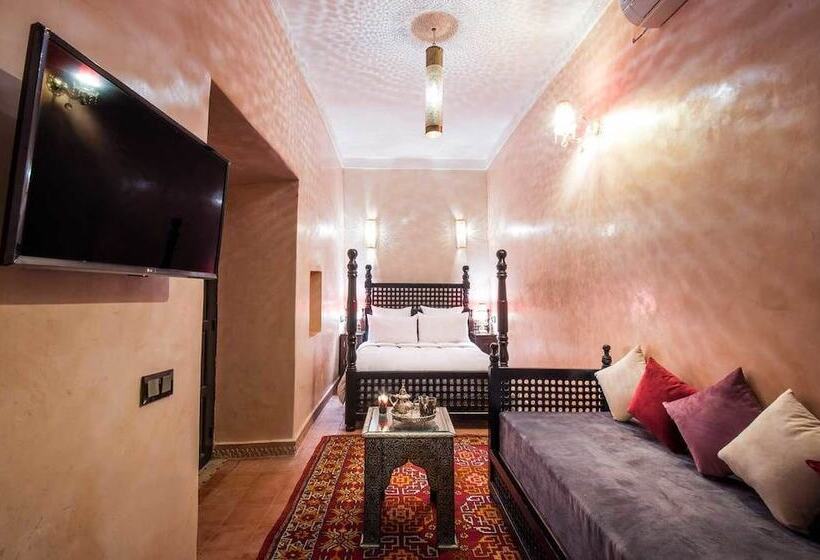 سوییت جونیور, Gem Riad
