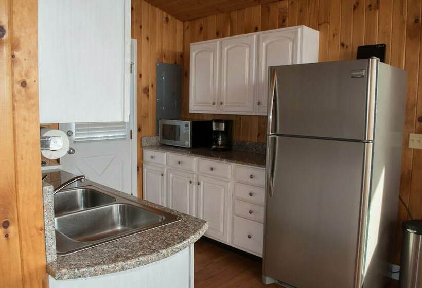 Talo 2 Makuuhuonetta, Key West Cottages