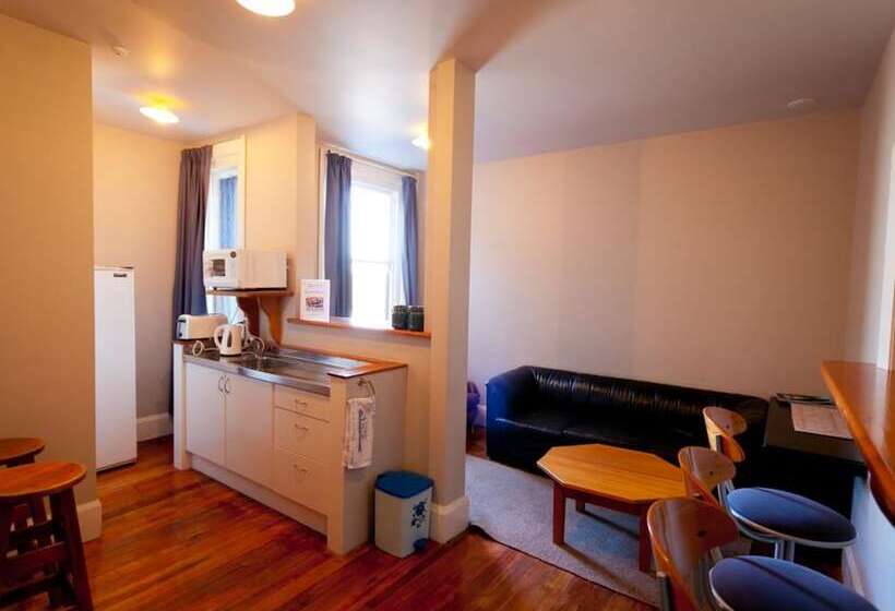 スタンダードルーム, The Blue Pub