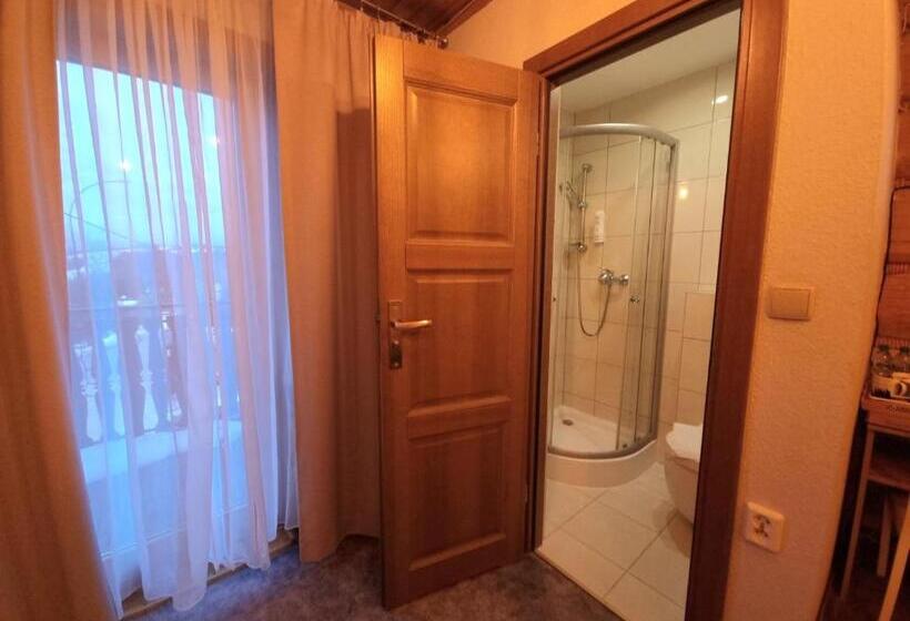 Трехместный Номер Стандарт с Балконом, Willa Antałówka