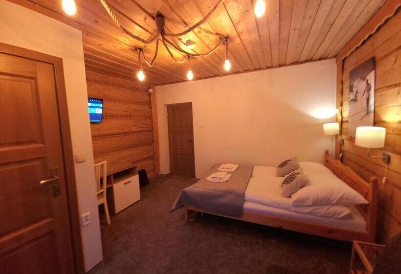 Трехместный Номер Стандарт с Балконом, Willa Antałówka