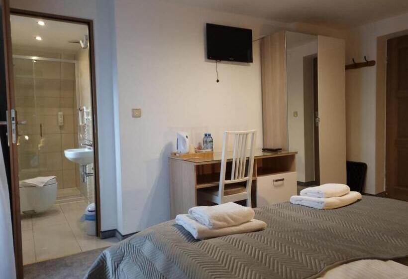 Трехместный Номер Стандарт с Балконом, Willa Antałówka